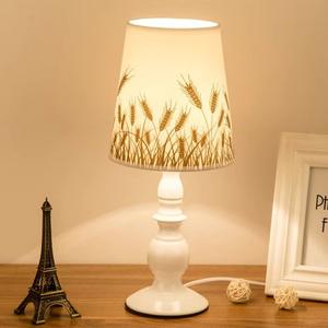 Lampe de table moderne minimaliste européenne créative pour chambre à coucher, lumière de nuit élégante et confortable à intensité variable pour l'allaitement, cadeau pour séjour à domicile - Product Image 2