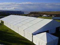 Carpa de Invierno de Gran Tamaño (35m x 60m) con Estructura de Aluminio en Forma de A, Resistente a la Nieve, para Campamento de Montaña al Aire Libre