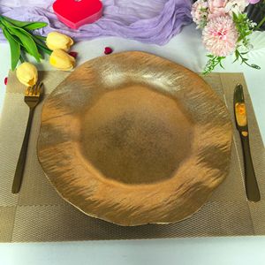 <span class=keywords><strong>Assiettes</strong></span> de présentation de luxe en plastique blanc <span class=keywords><strong>et</strong></span> or à bords ondulés irréguliers, rondes de 13 pouces, pour la décoration de table de mariage, fête, anniversaire, traiteur <span class=keywords><strong>et</strong></span> événements - Product Image 2