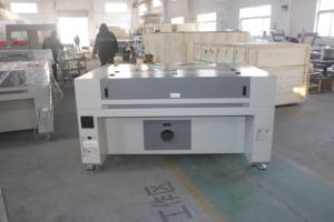 중국 공장 맞춤형 <span class=keywords><strong>CO2</strong></span> 레이저 절단 조각 다기능 머신 - Product Image 4