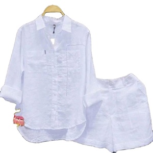 Ensemble deux pièces pour femmes, chemise à manches longues en coton et lin de couleur unie, avec short court, pour l'été - Product Image 2