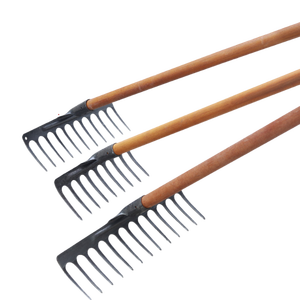 Râteau en acier au manganèse de qualité industrielle à 11 dents avec long manche en bois poignée antidérapante soudée en toute sécurité outil de désherbage de jardin durable - Product Image 1