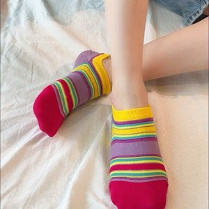 Calcetines de Tobillo a Rayas Coloridas para Mujer, Absorbentes de Sudor, Antideslizantes, con Patrón de Arcoíris, Talla Juvenil, Calcetines Invisibles - Product Image 1