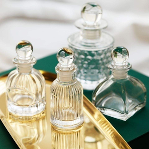 Bouteille en verre vide en gros avec couvercle hermétique, plusieurs spécifications, stock disponible pour l'aromathérapie, les parfums et les mini-liqueurs - Product Image 3