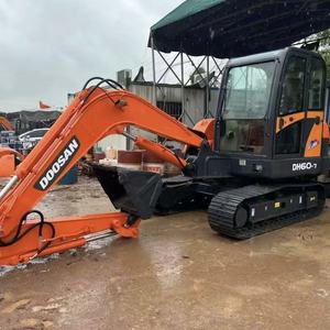 รถขุดขนาดเล็ก Doosan DH60-7 มือสองจากเกาหลีแท้ น้ำหนัก 6 ตัน รถขุดไฮดรอลิกขนาดเล็ก ชั่วโมงการทำงานต่ำ เหมาะสำหรับงานเทศบาล - Product Image 2