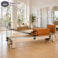 QueenLife Machine de Pilates Reformer en Bois d'Érable avec Ressorts Allemands, Plateforme de Saut, Barre de Pieds Réglable, Chaîne, Équipement de Studio de Yoga