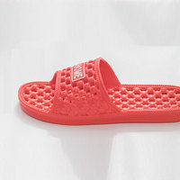 2024 été confortable plate-forme antidérapant maison salle de bain tongs sandales en gros amorti PVC chaussures pour femmes hommes respirant pour