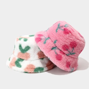 2025 nouveauté femmes mode impression motif <span class=keywords><strong>en</strong></span> peluche mignon seau chapeau hiver chaud décontracté fourrure pêcheur chapeau - Product Image 2