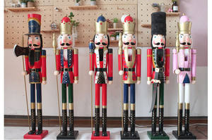 <span class=keywords><strong>Casse</strong></span>-<span class=keywords><strong>Noisette</strong></span> Européen en Bois Massif 1.5 Mètres Taille Personnalisable Vente Directe d'Usine pour Bar Ornements de Noël - Product Image 2