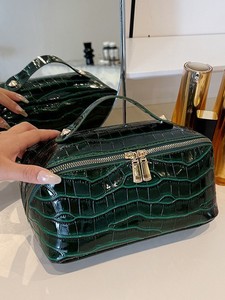 กระเป๋าเครื่องสำอางและอุปกรณ์อาบน้ำหนัง PU พรีเมียม ลายจระเข้ พร้อมหูหิ้ว สำหรับผู้หญิงเดินทาง - Product Image 5