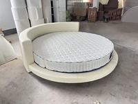 Lit rond de luxe moderne 2025 en velours, taille King, avec rangement réglable, fonction massage et conception pré-assemblée pour mobilier de chambre d'hôtel