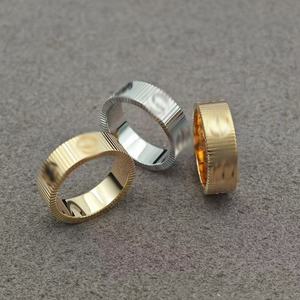 Di alta qualità in acciaio inox 18k oro nuova vite a strisce anello di lusso uomo e donna Love0200 anello gioielli fabbrica all'ingrosso - Product Image 1