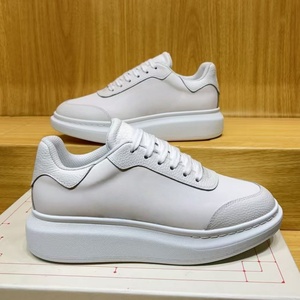 Chaussures de sport montantes en cuir véritable de haute qualité, personnalisées, pour hommes et femmes, légères, en maille respirante, pour le printemps, style classique et design. - Product Image 1