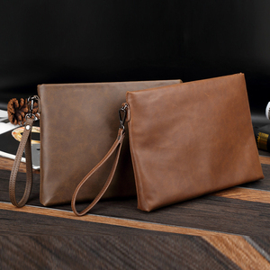 Borsa Clutch da Uomo in Stile Vintage Inglese con Design Goffrato, Borsa a Busta per Documenti in Pelle Crazy Horse Color Caffè - Product Image 3