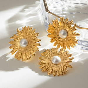 Flower Pearl <b>Stud</b> <b>Earrings</b> Gold Hammered Texture Geometric Design Everyday Wear Bezel Setting Stainless Steel - Product Image 2
