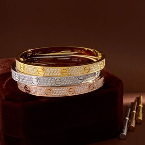 <span class=keywords><strong>Bracciale</strong></span> di Lusso alla Moda con Ciondolo a Cuore in Acciaio Inossidabile Placcato <span class=keywords><strong>Oro</strong></span> con Chiusura a Leva e Zircone per Uomo e <span class=keywords><strong>Donna</strong></span> - Product Image 6