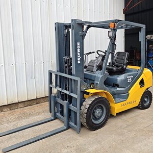 Montacargas Komatsu Usado de Alta Calidad, Capacidad de Carga de 2.5 Toneladas, Montacargas Diésel, Elevación de 3 m, Montacargas de Batería con Accesorios - Product Image 3