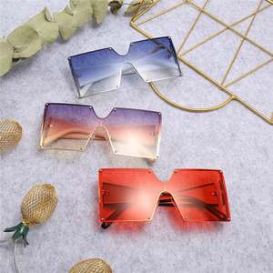 Lunettes de soleil carrées surdimensionnées pour femmes avec logo personnalisé, verres dégradés, protection UV400, monture monobloc - Product Image 5