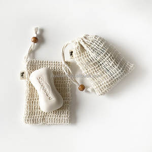 Sac en filet moussant en <span class=keywords><strong>coton</strong></span> et sisal, sac en maille premium, sac de lavage en sisal pour économiser le savon, sac de bain en <span class=keywords><strong>coton</strong></span> et sisal avec perle en bois - Product Image 4