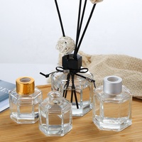 Diffuseur de bouteille en verre multi-aspects en forme de diamant de parfum de maison personnalisé avec bâtons de rotin