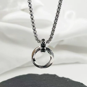 Mobius Doppelring-Anhänger-Halskette für Herren im Hip-Hop-Stil, coole Zirkon-Halskette, schlicht, vielseitig, Lieferant - Product Image 3