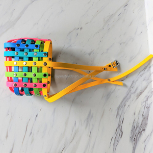 Bozal de entrenamiento para perros con cesta de arcoíris ajustable, seguro y cómodo en tamaños extragrandes a extragrandes, hecho de plástico duradero - Product Image 4