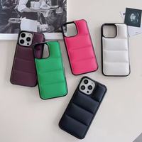 Étui de téléphone de luxe de créateur avec logo, style doudoune, pour iPhone 16 Pro Max, 16 Plus, 16 Pro, 15, 15 Pro, 15 Plus, 14 Pro Max, 14, 13 Pro, 12, 11