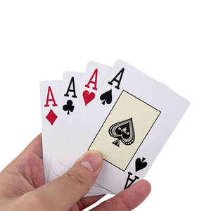 Cartes de <span class=keywords><strong>poker</strong></span> Sanwa Texas Hold'em personnalisées, de haute qualité, grand format, en plastique, avec emballage en boîte de couleur/cadeau - Product Image 1