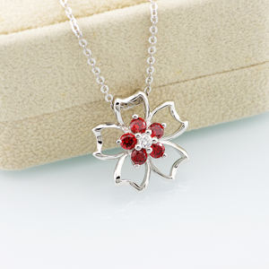 Collana da donna moderna moda raffinata con ciondolo in Silber gioielli 925 Argent a forma di fiore rubino con fascino rodiato - Product Image 2
