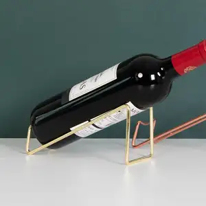 उच्च गुणवत्ता वाले रचनात्मक डिजाइन स्टोर खुदरा लाल वाइन ग्लास कप सहायक पेय बोतल धातु प्रदर्शन रैक स्टैंड