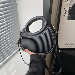 Sac à bandoulière et sac à main de luxe à rayures, design de niche, nouvelle tendance 2026, le plus vendu, avec texture et fermeture ouverte - Product Image 1
