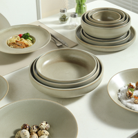 Assiette en céramique solide de luxe, finition mate gris-vert clair, entièrement en porcelaine, ensemble d'assiettes rondes pour dîner, pâtes/salade/viande grillée