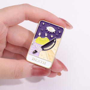 Toptan sıcak tarzı sihirli Tarot kartı dikdörtgen gökkuşağı kurbağa Tarot kaplama yumuşak emaye yaka iğnesi - Product Image 4