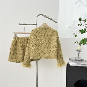 <span class=keywords><strong>Abbigliamento</strong></span> di lusso leggero 2025 autunno nuovo stile stile elegante cappotto da <span class=keywords><strong>donna</strong></span> con giuntura manica pelosa gonna corta Set due pezzi - Product Image 2