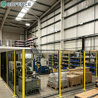 Clôture de protection en acier à faible teneur en carbone avec accès sécurisé par portillon de sécurité pour postes de travail robotisés et aménagements d'aires de sécurité adaptables
