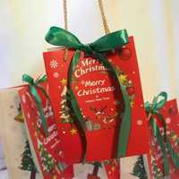 Sacs en papier cadeau de Noël avec nœud en ruban vert, emballages pour cadeaux de fêtes de Noël, sacs fourre-tout pour cadeaux de fête et offres de cadeaux