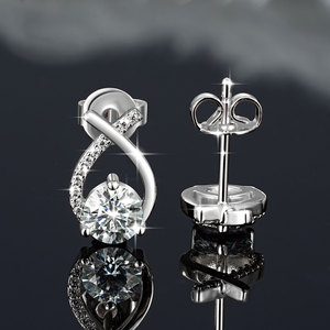 Изысканные серьги-гвоздики из позолоченного золота 14K с муассанитом VVS GRA 1 карат круглой огранки, устойчивые к потускнению - Product Image 5