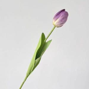 Tulipán Artificial de Alta Gama con Tallo Único de EVA Y080, Flor Artificial para Arreglos Florales Comerciales, Ideal para Fotografía - Product Image 6