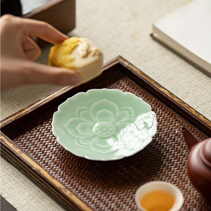 Assiette à thé en céramique en forme de fleur, petit plat à dessert en porcelaine, style rétro luxueux, pour les fêtes - Product Image 4