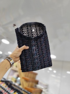 Trabajo de bordado de pollo en pura viscosa Reyon algodón Kurta pijama conjunto - Product Image 3