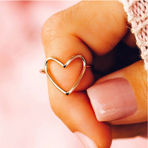 Cincin Wanita, tahan air tidak ternoda 18K PVD emas Stainless Steel minimalis bentuk hati cincin polos - Product Image 2