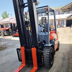Chariot élévateur diesel d'occasion ZN35 3,5T, longueur de fourche 1200 mm, moteur tout-terrain, 4700 kg, 0-800 h, testé et inspecté, construction robuste - Product Image 2