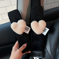 Housse de ceinture de sécurité en peluche à motif cœur - Protection d'épaule chaude pour filles et femmes, ajustement universel pour BMW Honda