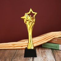 Vente en gros Trophée étoile en résine de cristal Logo personnalisé Résine créative Plaqué or Trophée de récompense Trophée cristal de verre