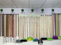 Chine Vente en gros Dollar Shop Moins de 1 Dollar Produits Nettoyage Balai à balai en bois pour balai à franges