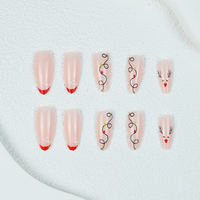 Faux ongles à presser, motif rennes de Noël et lumières féériques, forme amande moyenne, rouge nude, French manucure, imprimé hiver et fêtes