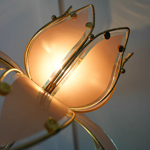 Lámpara de Mesa LED Moderna con Diseño de Flor de Loto, de Hierro y Vidrio, para Sala de Estar, Dormitorio, Lectura y Estudio, Personalizable, Superventas - Product Image 3