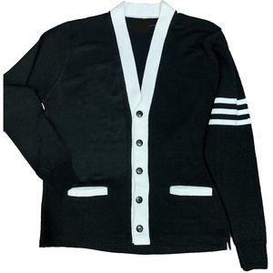Cardigan tricoté noir pour homme Iota Phi Theta, personnalisé en gros, avec bordure jaune, manches longues, fermeture boutonnée, pull d'automne - Product Image 4