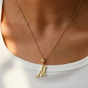 <span class=keywords><strong>Collana</strong></span> <span class=keywords><strong>con</strong></span> Iniziale Personalizzata per Donne, <span class=keywords><strong>Ciondolo</strong></span> <span class=keywords><strong>con</strong></span> <span class=keywords><strong>Lettera</strong></span> in Oro Personalizzabile, Catena Satellite <span class=keywords><strong>con</strong></span> Zirconi, Gioielli <span class=keywords><strong>con</strong></span> Pavé di Zirconi - Product Image 4