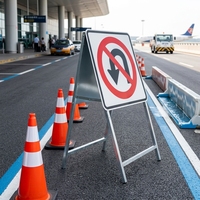 Panneau de signalisation routière réfléchissant conforme à la norme australienne AS1742 avec cadre galvanisé |   Panneau de signalisation routière et de signalisation de dérivation en PVC sur pied